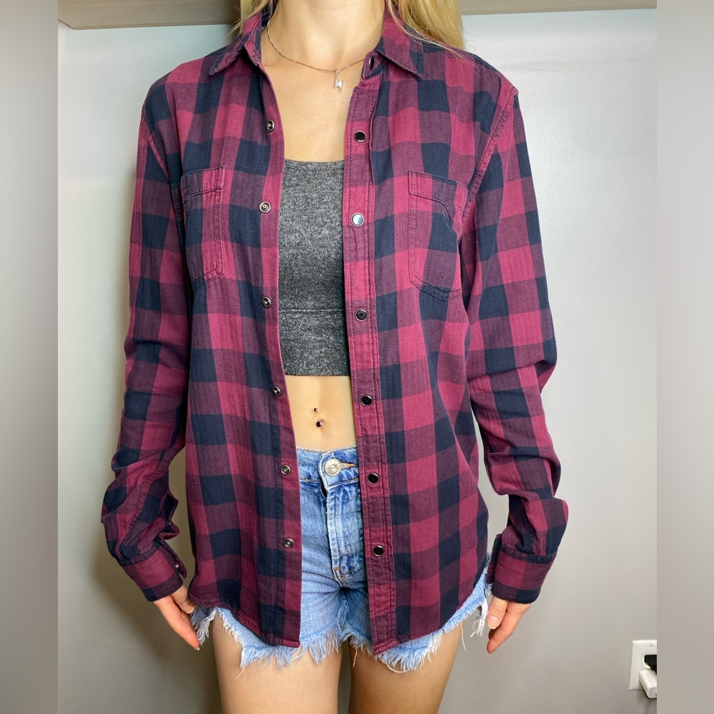 Guess Checkered Button Down. - Picture 2 of 8